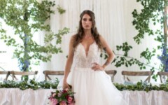 Photo Credit: Emily Exon Photography
Styled By: Chair Flair
Florals: Creative Edge Flowers
Model: Marina Pigueiras